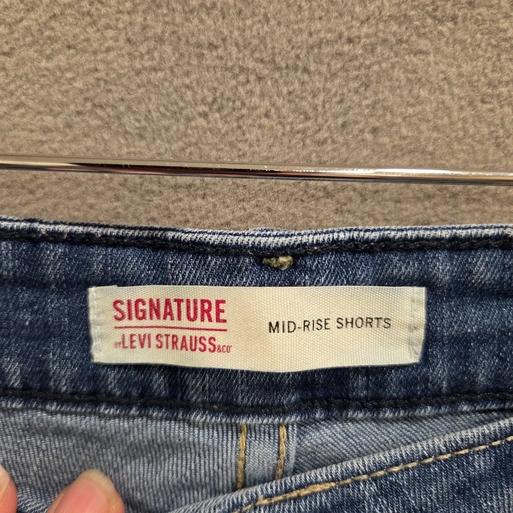 Levi's Signature Mid Rise Denim Shorts Women's Waist 33‎ Cuffed Casual Classic